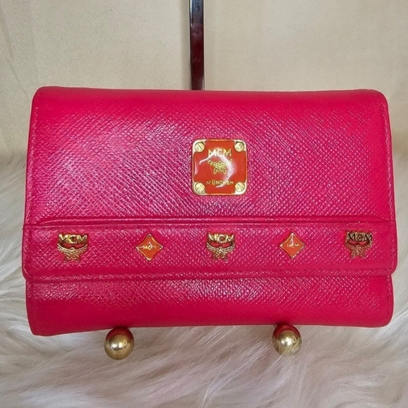 🔹️ MCM🔹️ Pink Leather  Trifold Wallet With Charms ✨️🎀 - Picture 1 of 9